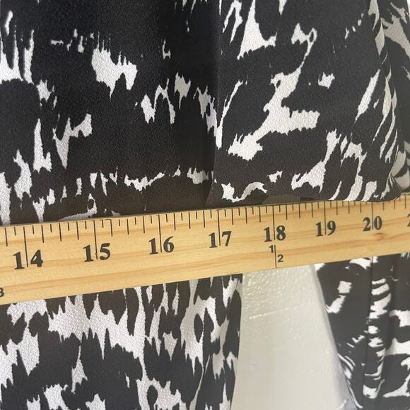 Ann Taylor Size XS Black White‎ Abstract Print Dolman Shift Dress - Picture 8 of 9